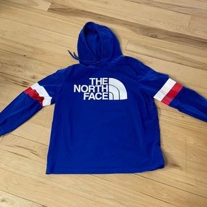 Long sleeve North Face hoody.